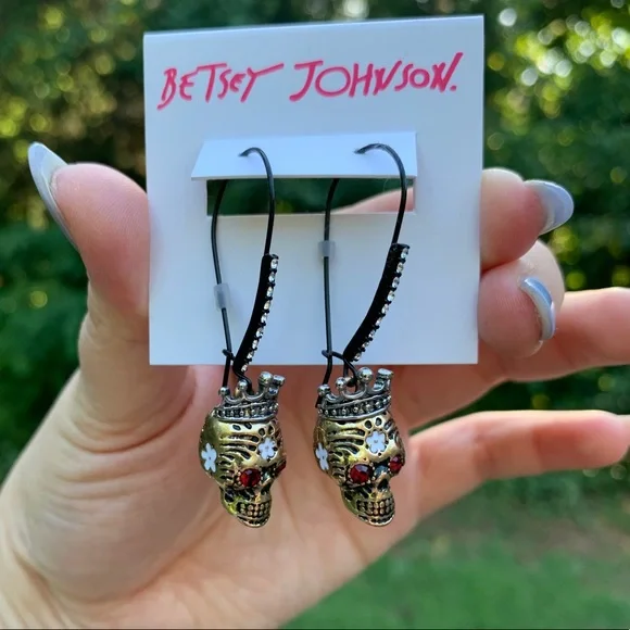NWT Betsey Johnson Skull with Crown Earrings - Picture 2 of 7